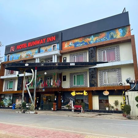 Hotel Runway Inn Pura Raghunāth Exterior photo