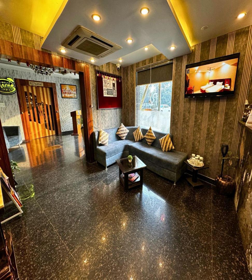 Hotel Runway Inn Pura Raghunāth Exterior photo