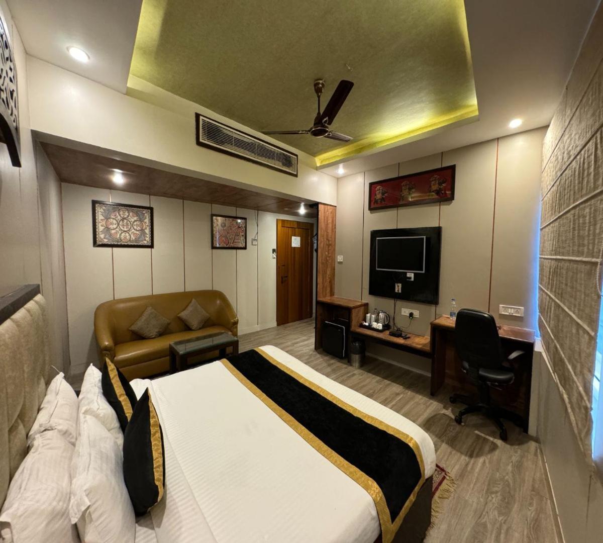 Hotel Runway Inn Pura Raghunāth Exterior photo