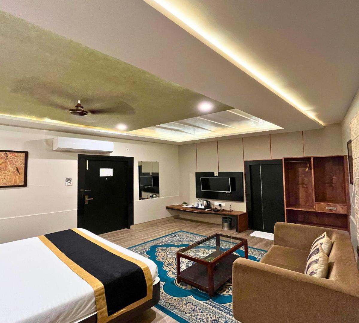 Hotel Runway Inn Pura Raghunāth Exterior photo