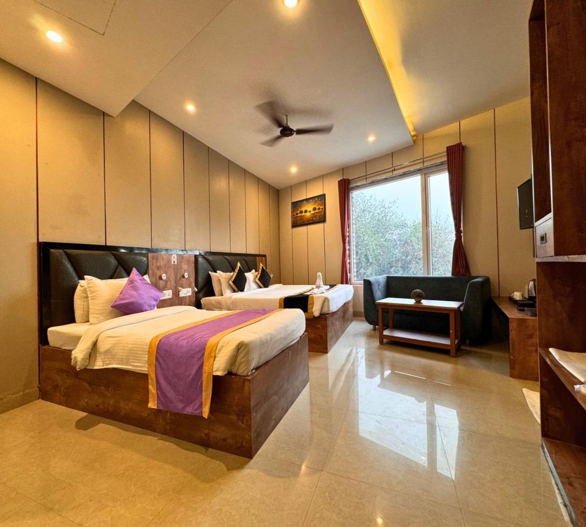 Hotel Runway Inn Pura Raghunāth Exterior photo