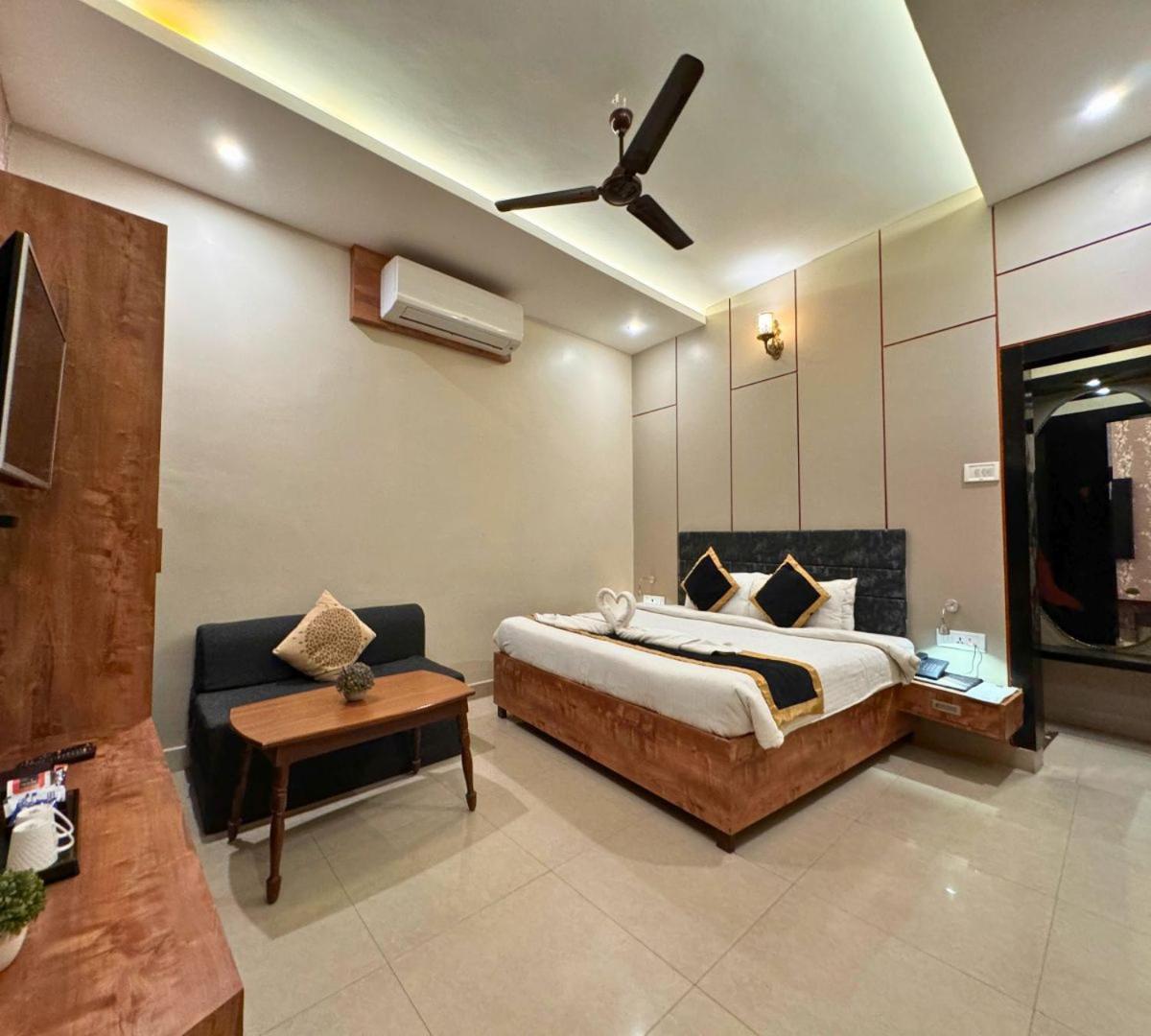 Hotel Runway Inn Pura Raghunāth Exterior photo