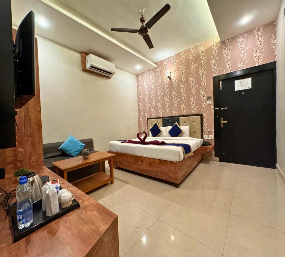 Hotel Runway Inn Pura Raghunāth Exterior photo